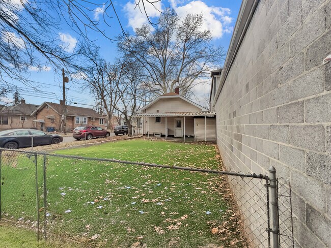 Building Photo - 3928 Upton Ave