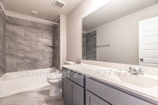 Building Photo - 255 Kinsley Wy