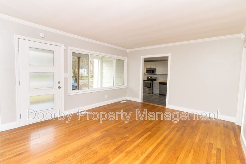 Building Photo - 210 S Lovell Ave