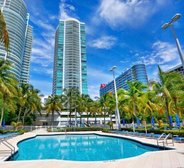 Building Photo - 2101 Brickell Ave