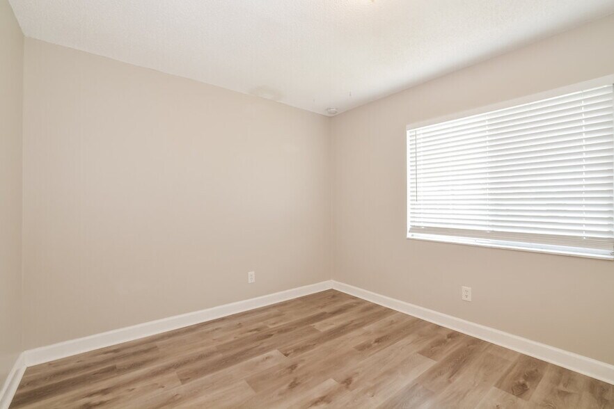 Building Photo - 426 Iowa Woods Cir E