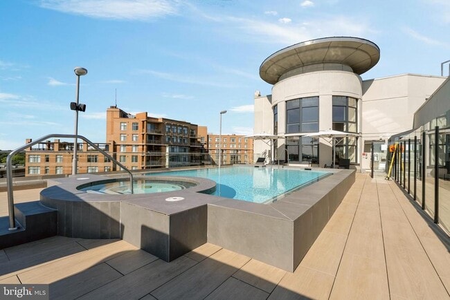 Building Photo - 1021 N Garfield St