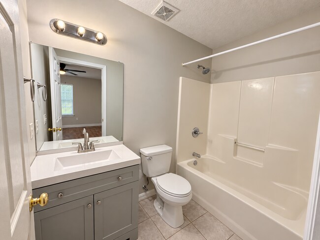 Building Photo - Enjoy the charm of St. Augustine living without the restrictions of an HOA!