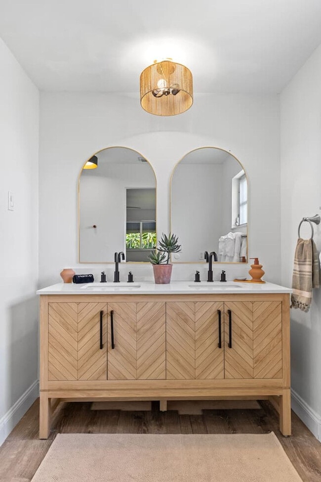 Building Photo - 460 Magellan Dr