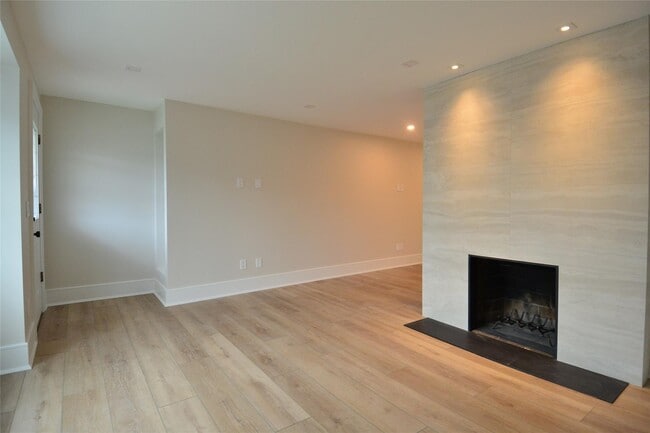 Building Photo - 137 Hillside Pl