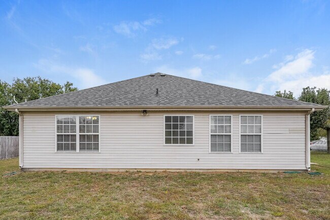 Building Photo - 897 Lavergne Ln