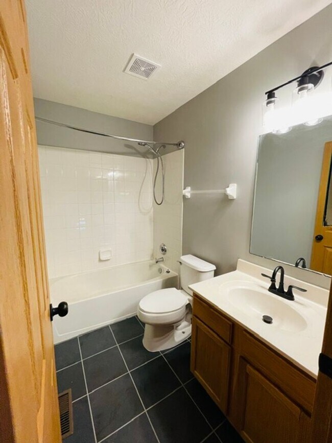 Building Photo - 8575 Fernbrook Dr