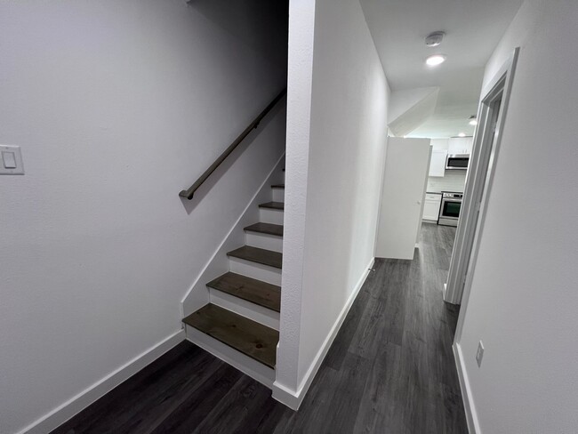 Building Photo - Updated 3-Bedroom Townhome for Rent in Eas...