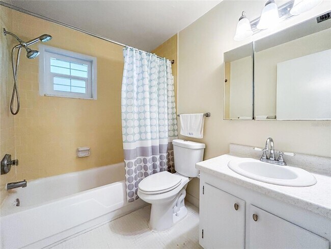 Building Photo - 1706 Belleair Forest Dr
