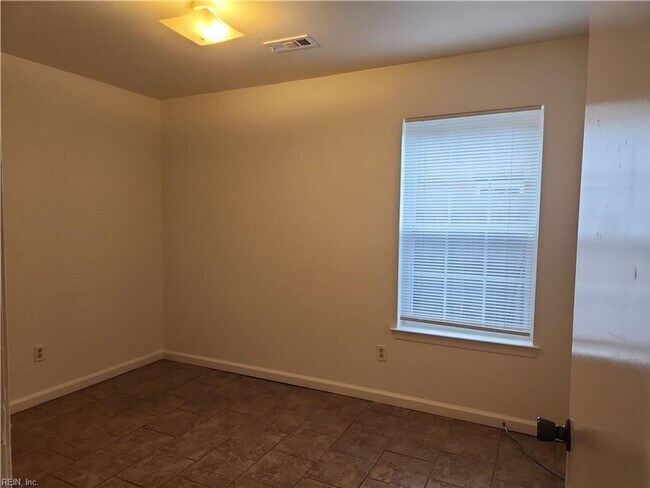 Building Photo - 6045 Bradford Dr