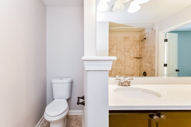 Building Photo - 7553 Glen Laurel Way