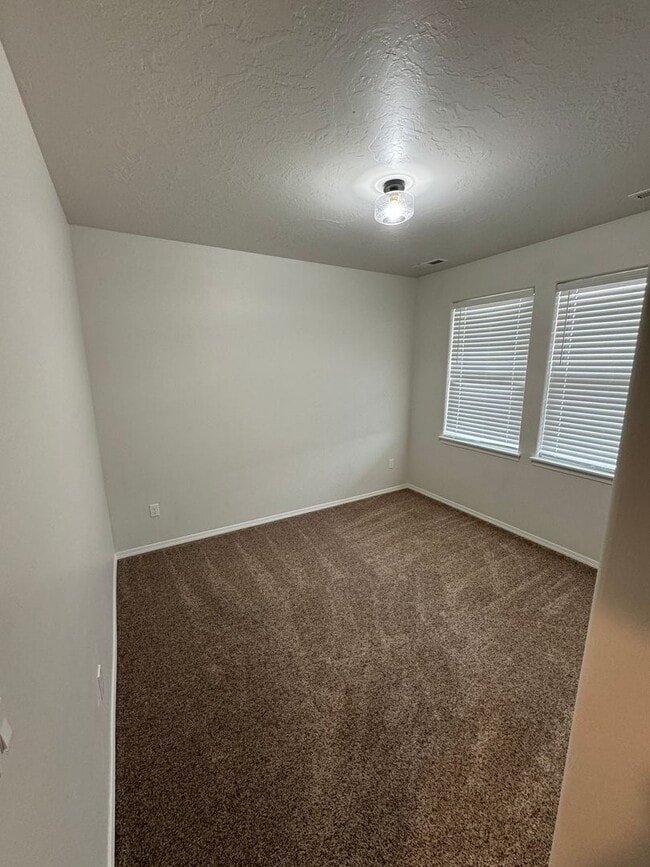 Building Photo - Charming 3-bedroom, 2-bathroom home locate...