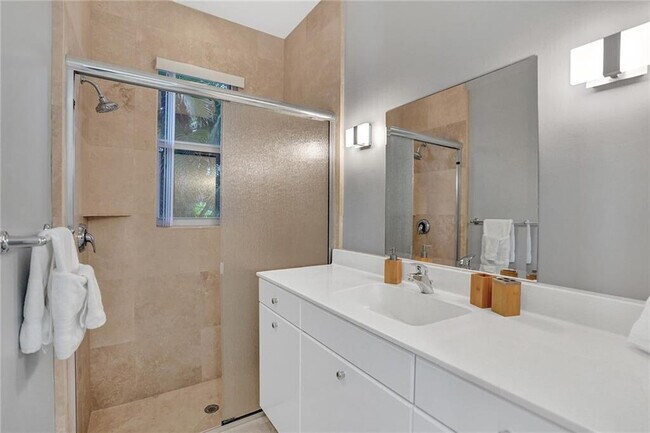Building Photo - 1033 Brooks Ln