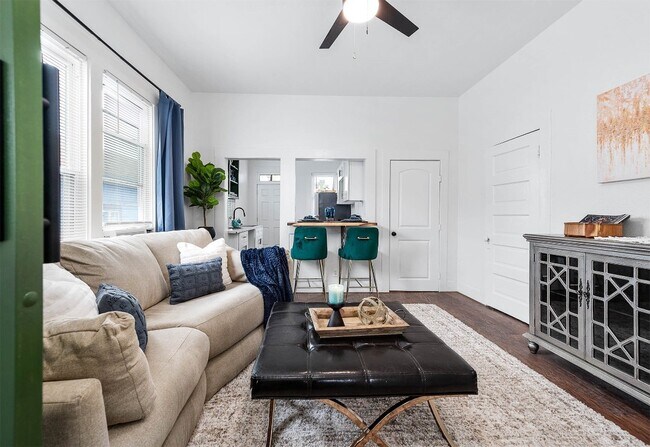 Building Photo - 3412 Ave S