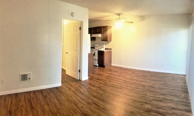 Building Photo - 5033 Clairemont Mesa Blvd