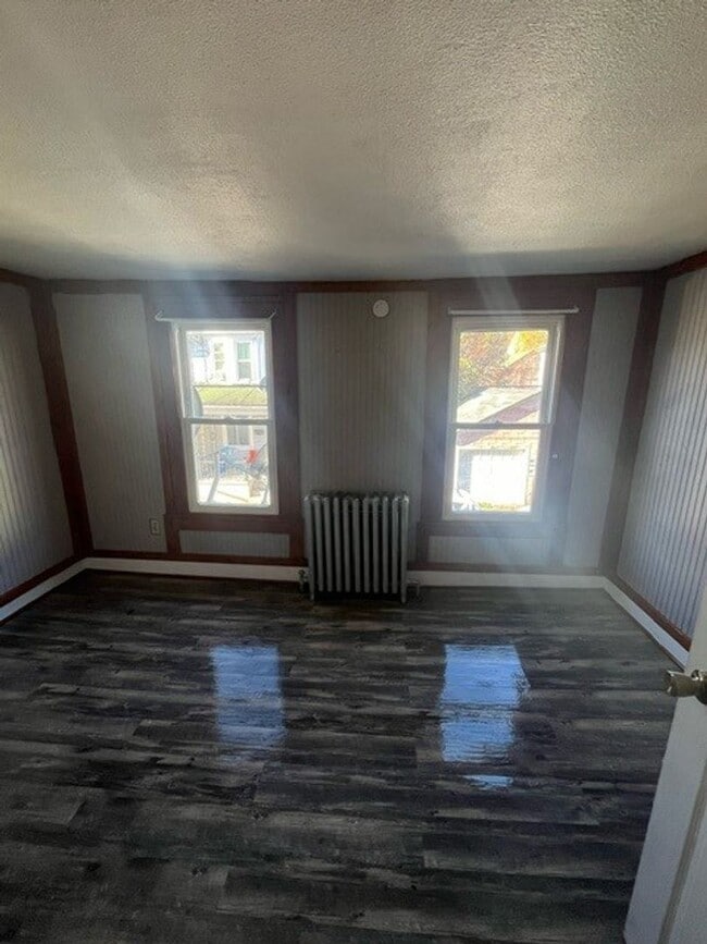 Building Photo - 3 bedroom 1 bathroom
