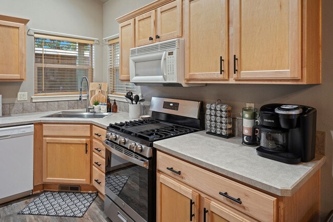 Building Photo - 20657 Beaumont Dr