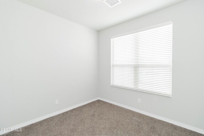 Building Photo - 13821 Madero Dr