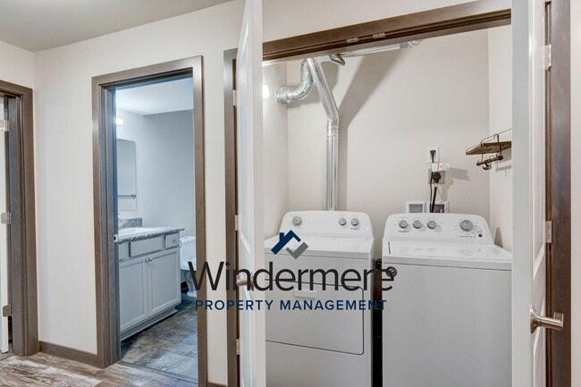Building Photo - 3 Bedroom, 2 Bath Condo in Summerwind Community