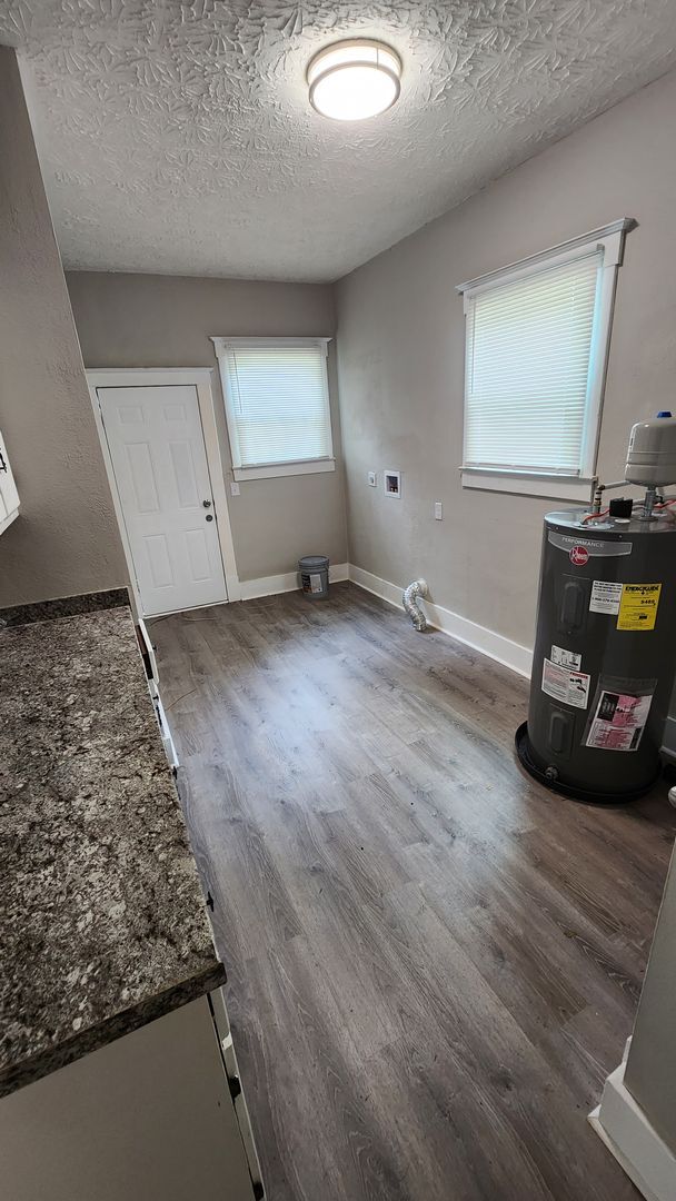 Building Photo - Cozy Home