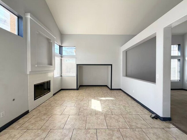 Building Photo - 901 Golden Hawk Way