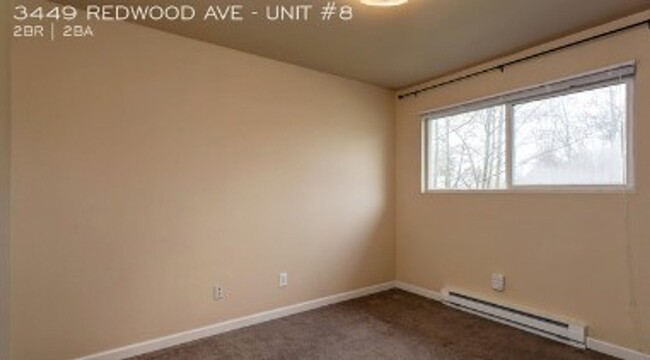 Building Photo - Spacious Townhouse-Style Condo with Privat...