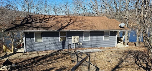 Building Photo - Renovated 2 Bedroom Apartment on Lake Treeline