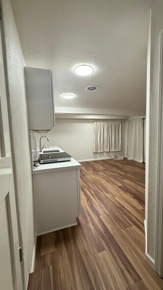 KITCHEN/DINNING ROOM - 4400 N Lakewood Blvd