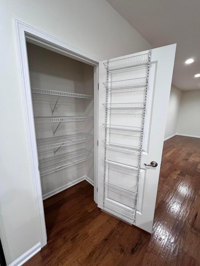 Building Photo - 7847 Aideen Ct