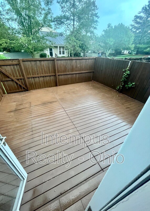 Building Photo - 2071 Stratford Ct