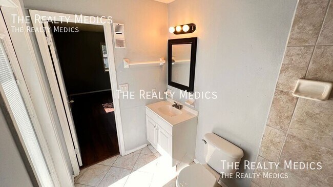 Building Photo - 1073 Leeward Dr