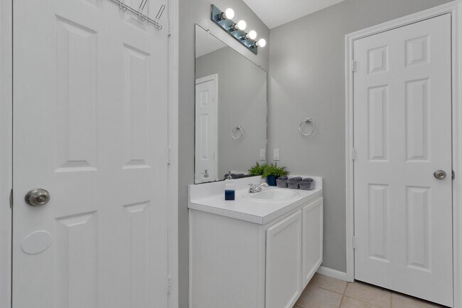 Building Photo - 5822 Santa Bernadetta