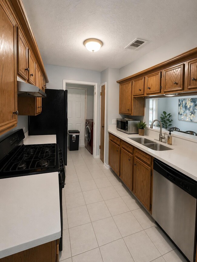 Building Photo - 1502 Sudbury Dr