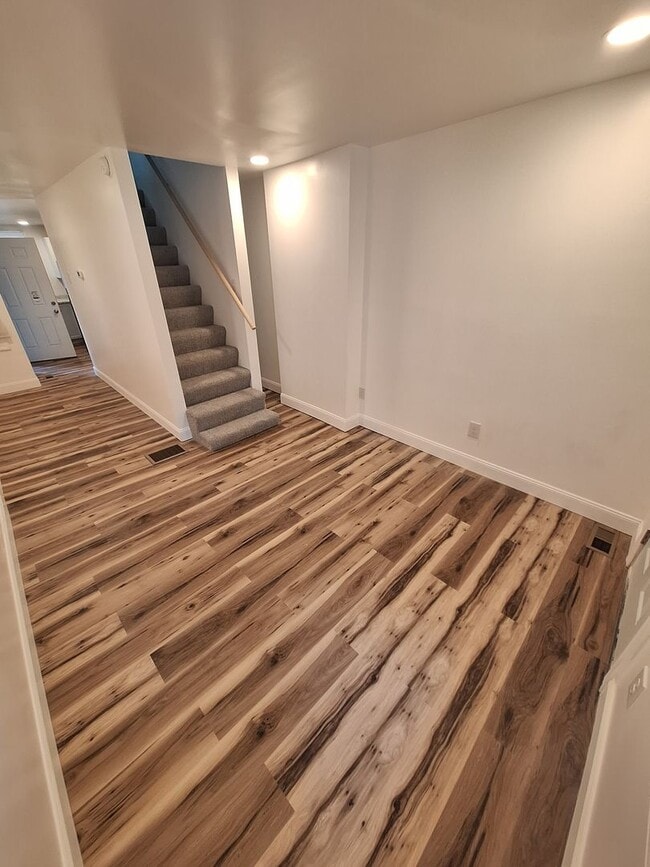 Building Photo - Newly Renovated One Bedroom House, Downtown Location - Special Available – Contact Our Office for...