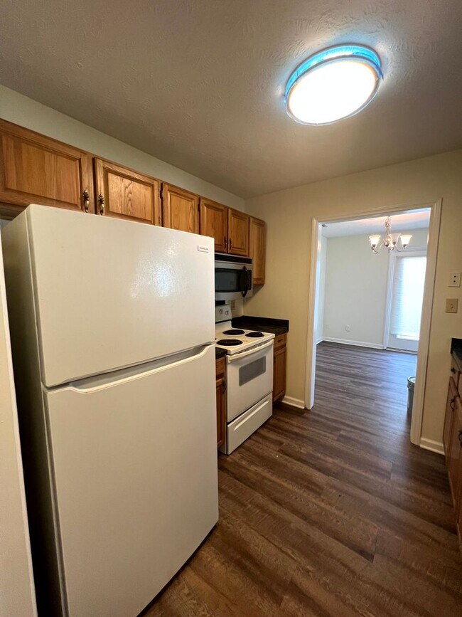 Building Photo - 2154 Skyview Dr