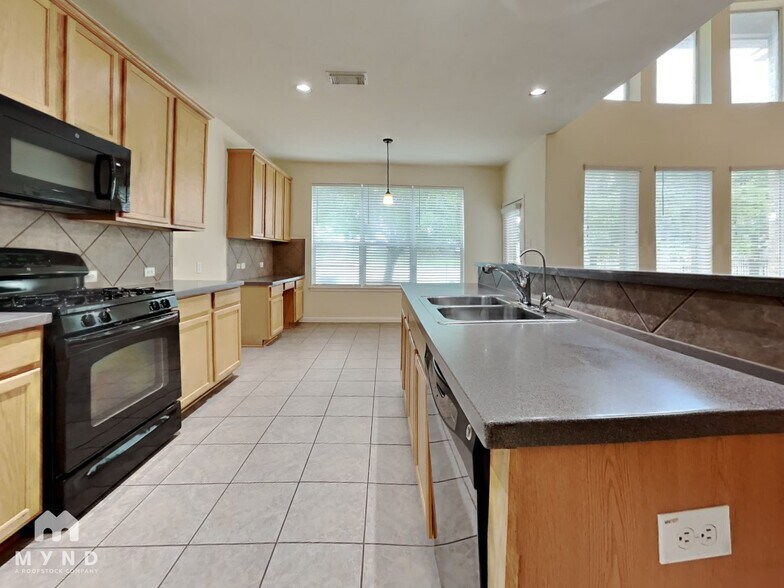 Building Photo - 7711 Summer Shore Dr