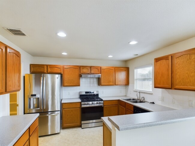 Building Photo - 15123 Meredith Ln