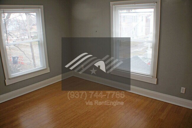 Building Photo - 419 Alberta St