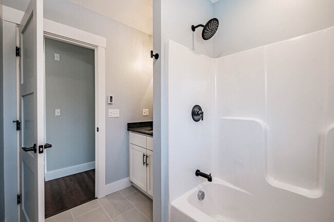 Building Photo - Highland Duplex