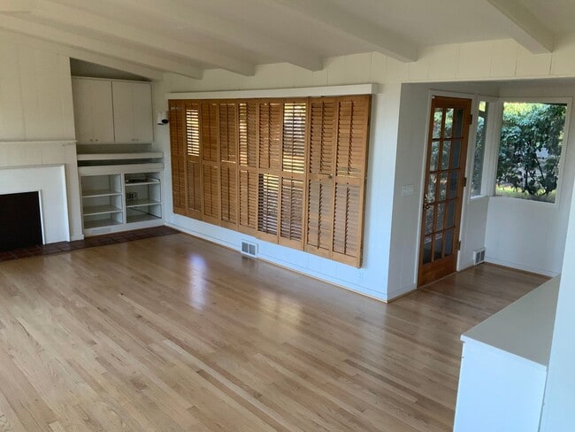 Building Photo - 3 Bedroom House in Hendrick's Park Area