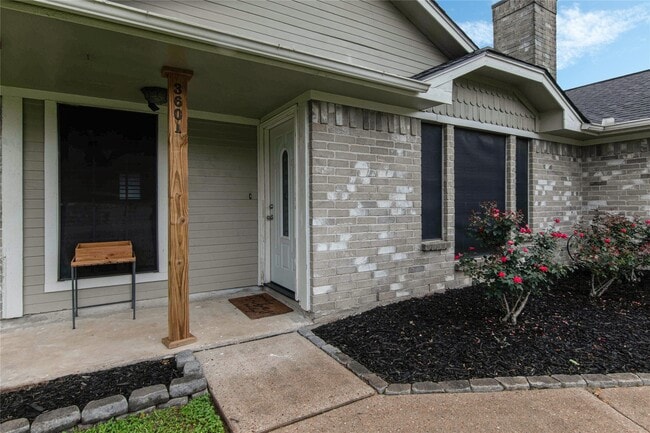 Building Photo - 3601 Clover Ln