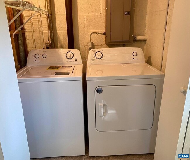 Building Photo - 108 Olinda Dr