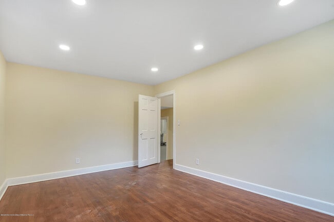 Building Photo - 407 Redmond Ave