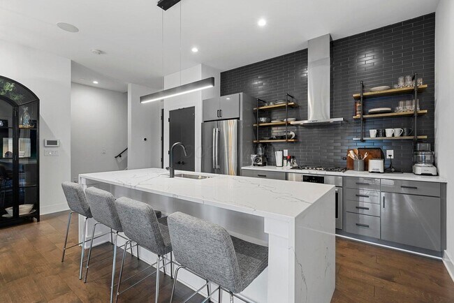 Building Photo - 236 Neruda Ave