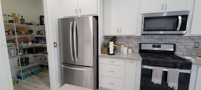 Building Photo - 11637 SW Lyra Dr.