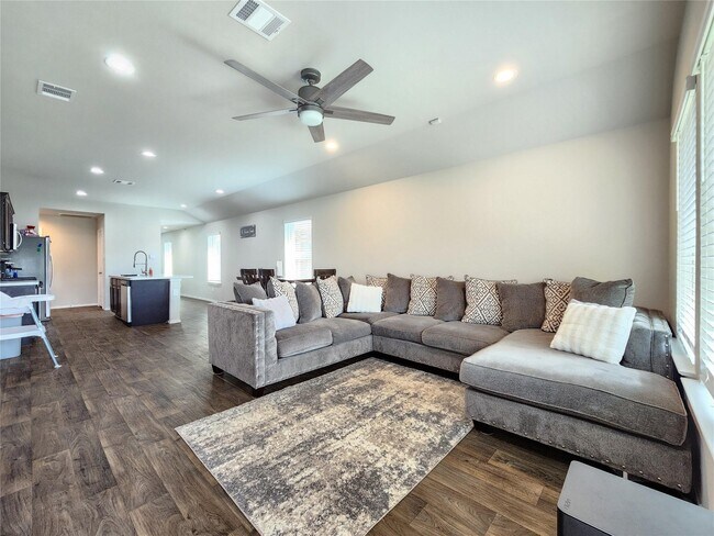 Building Photo - 13912 Great Pnes Ct