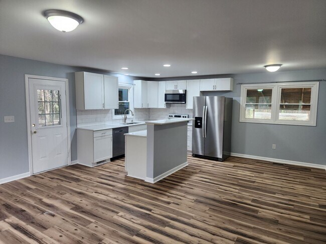 Building Photo - 3 bed 1 Bath Home Mount Airy