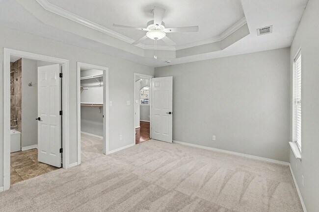 Building Photo - 10718 Fairview Dr