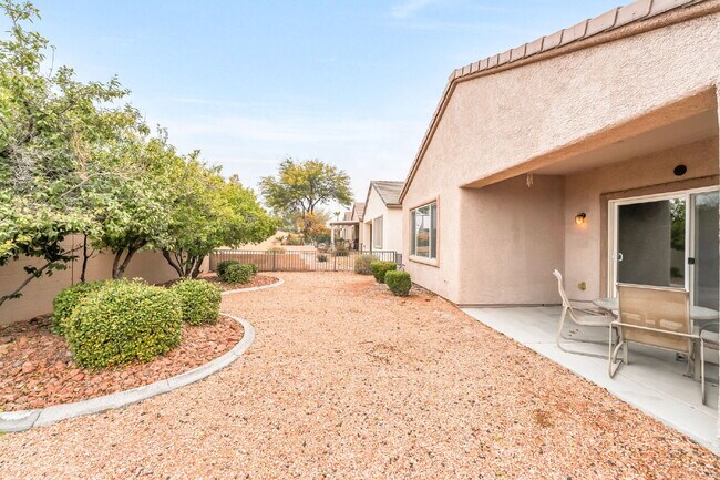Building Photo - 55 and older Neighborhood in SOLERA DEL WEBB.  2 Bedroom, 2 bathroom