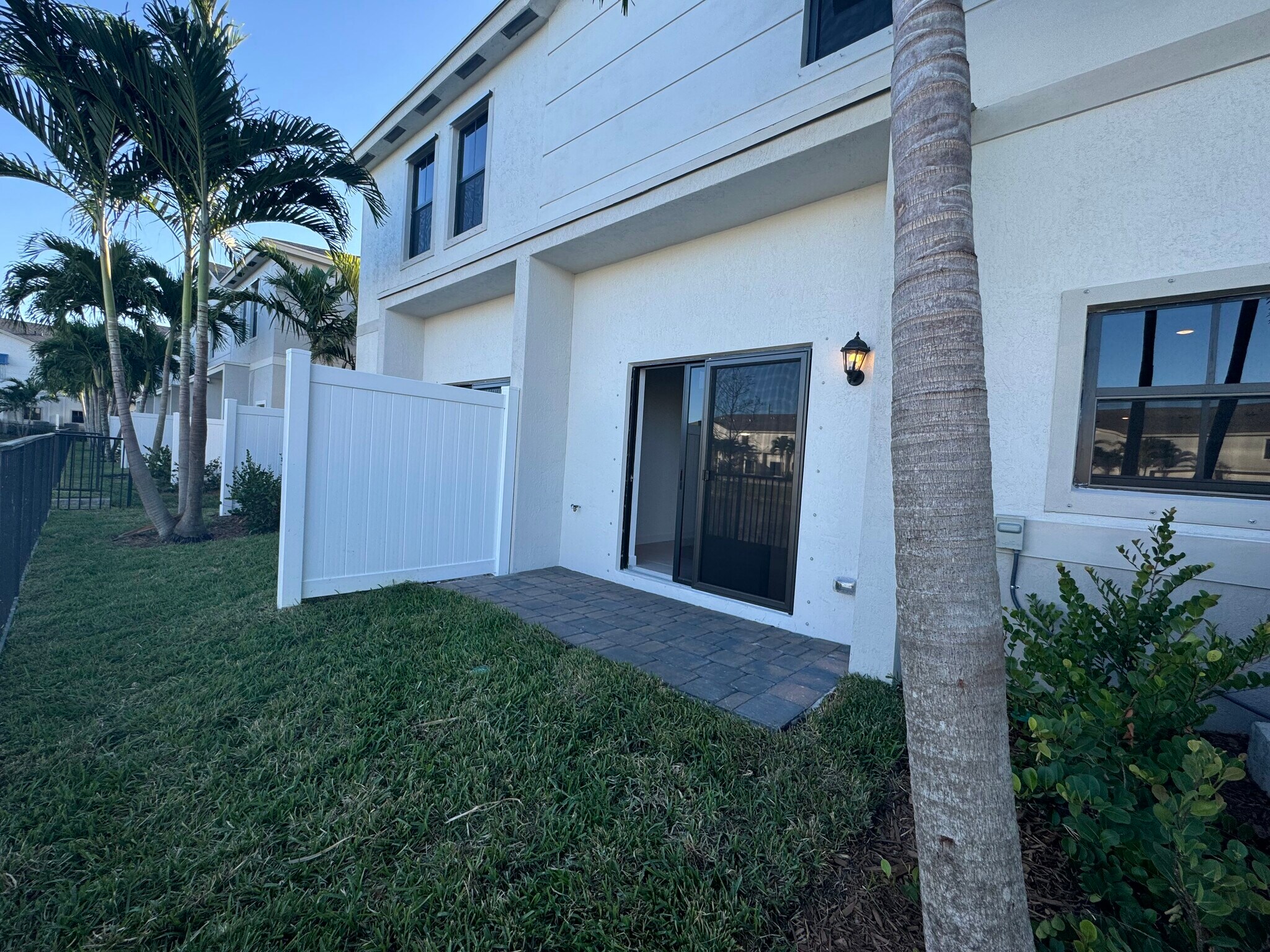 Building Photo - 876 NW 3rd Way